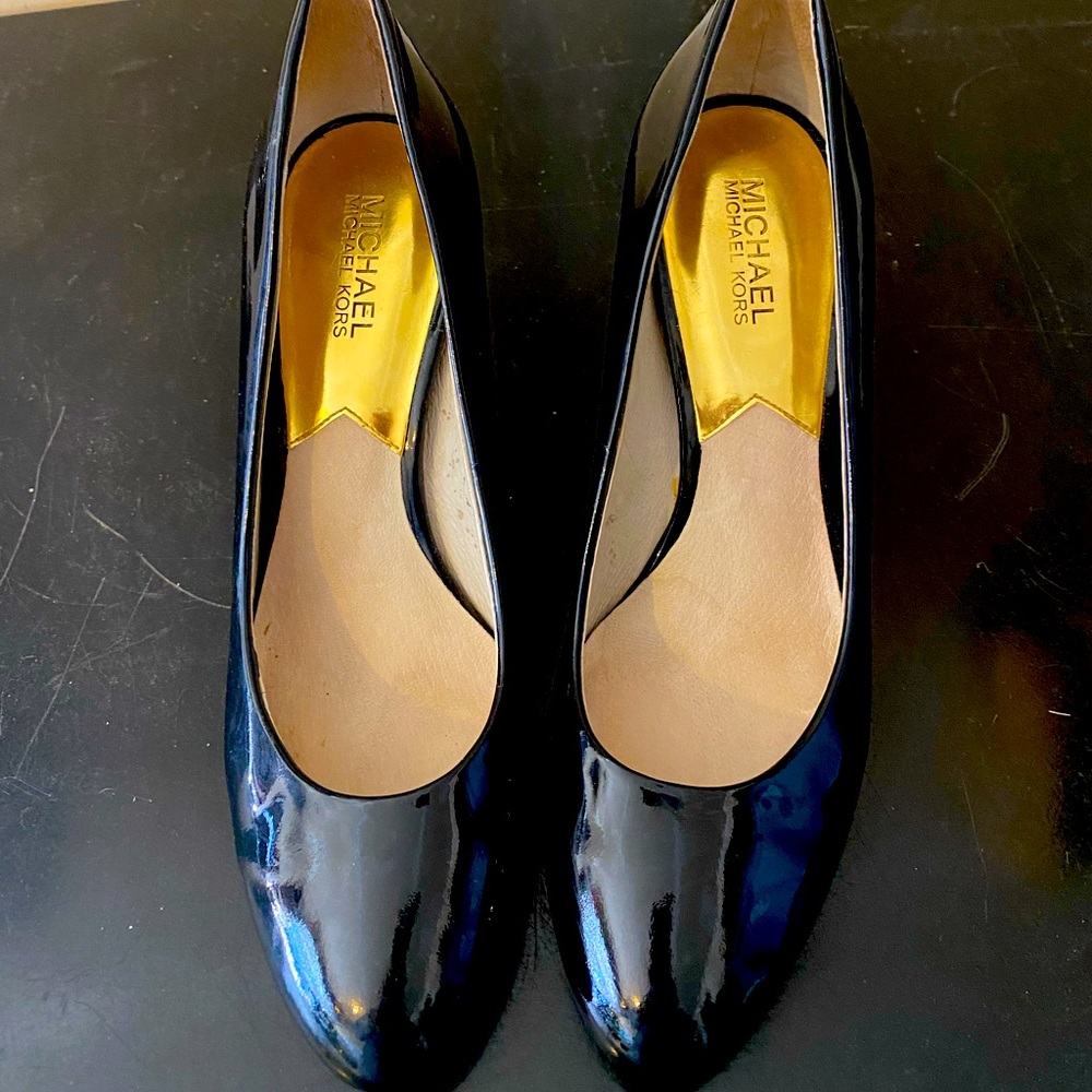 Michael Kors beautiful black pumps, size 9-